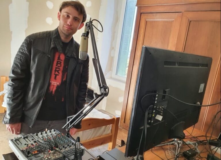 CANTAL – Le jeune artiste cantalien David Carson rêve de se faire une place dans le paysage musical