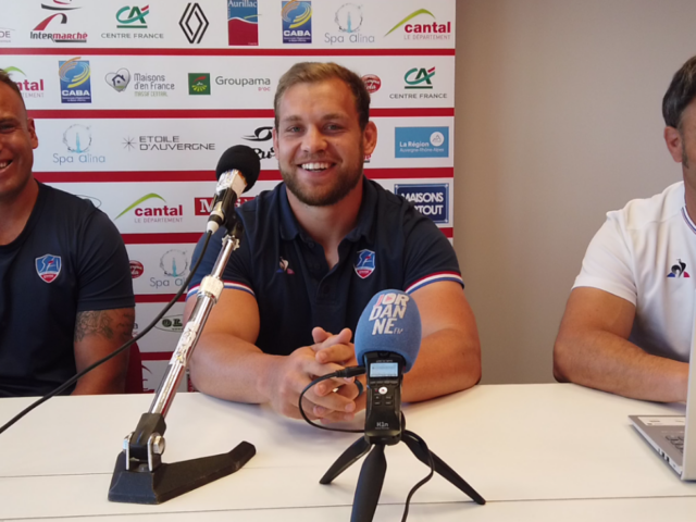 Vidéo – Le Stade Aurillacois reçoit Oyonnax pour la dernière journée de Pro D2, une soirée qui s’annonce chargée en émotion