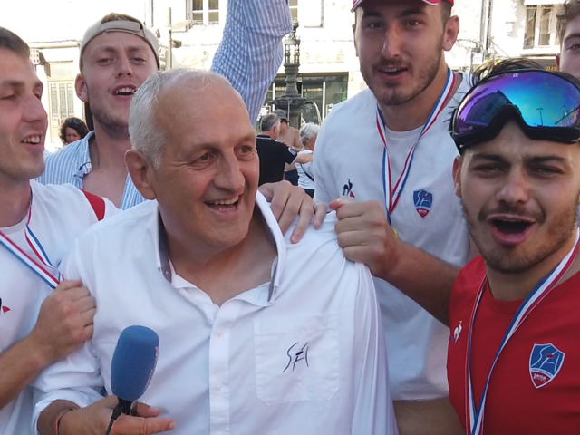 Vidéos – La fête se poursuit après le titre de champion de France des espoirs du Stade Aurillacois
