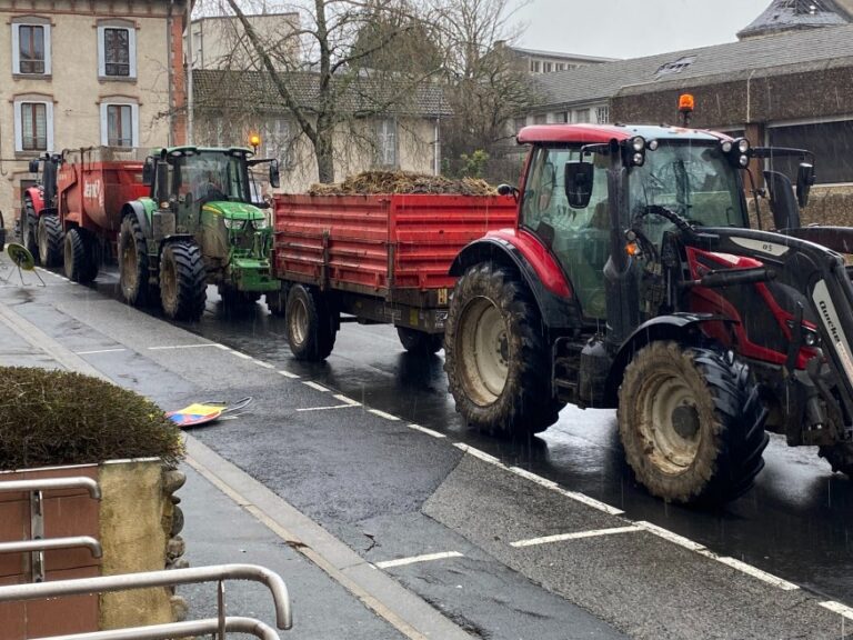 Crise agricole : « On engraisse un tas de monde et nous on crève », la Coordination Rurale 15 reçue à la MSA à Aurillac