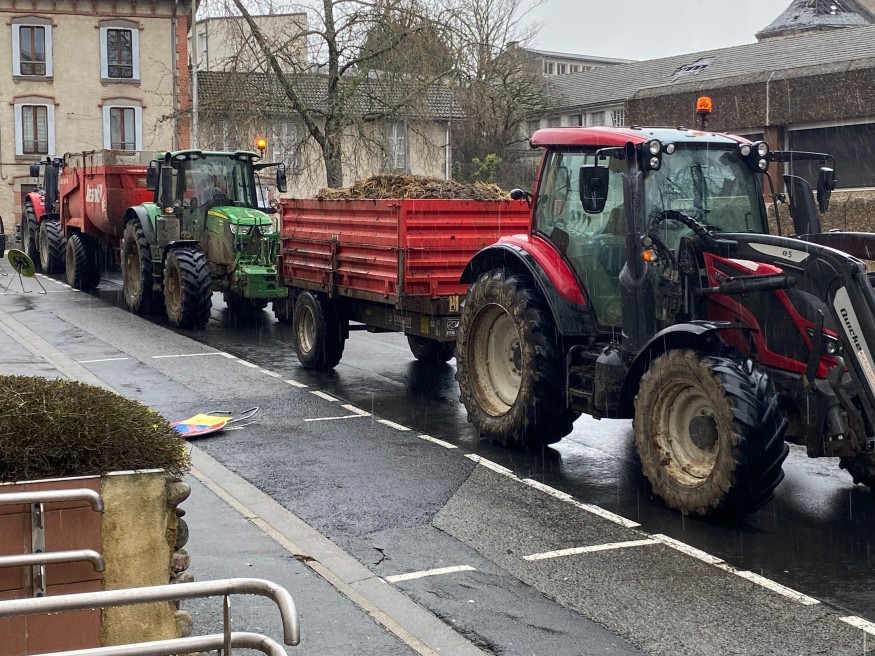 Crise agricole : "On engraisse un tas de monde et nous on crève", la Coordination Rurale 15 reçue à la MSA à Aurillac