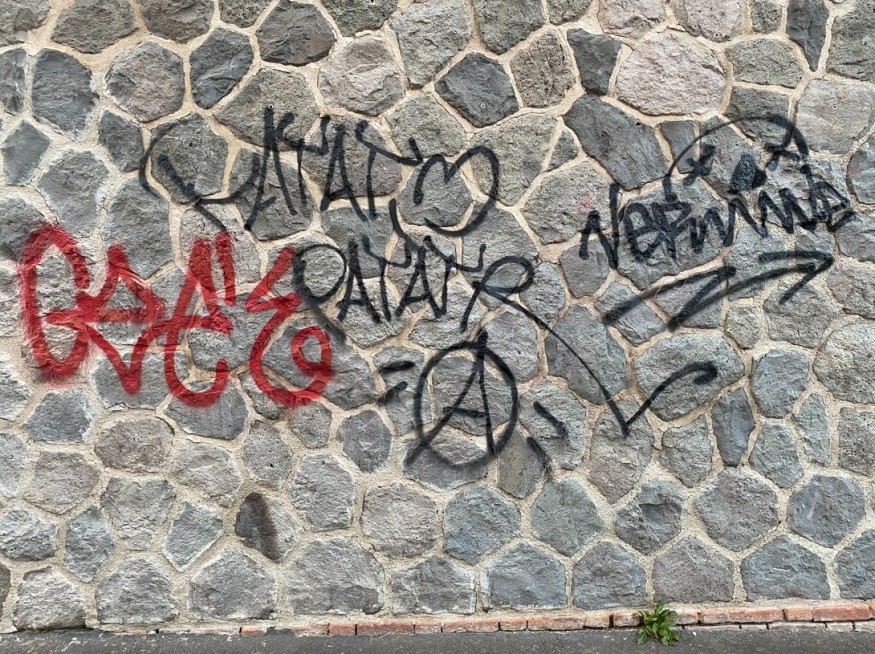 Aurillac : Un Festival de Théâtre de Rue 2024 record entaché par la recrudescence de tags en ville