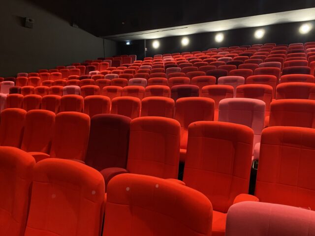 Le cinéma Le Cristal à Aurillac fête ses 10 ans avec des innovations technologiques et une programmation captivante