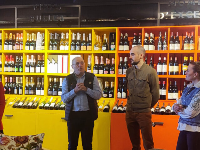 Une palette d’émotions remplace la carte des vins : découvrez « Couleurs Vignes », le nouveau magasin de la Famille Desprat