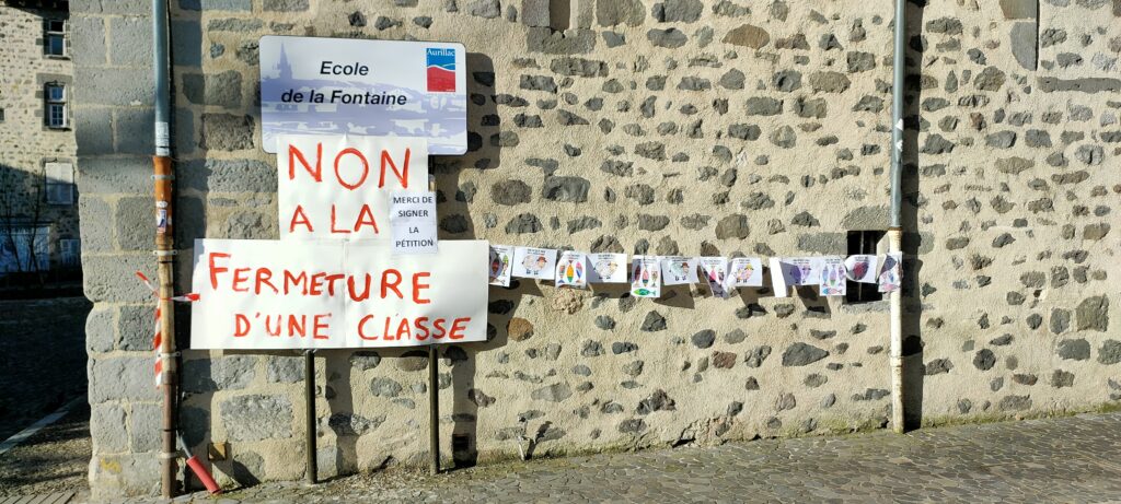Carte scolaire dans le Cantal : 10 suppressions de postes annoncées, la mobilisation s'organise